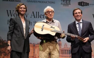 Díaz Ayuso da la bienvenida a Woody Allen con el rodaje de su nueva película en Madrid: “Somos una región que ama el arte, el cine, la música y la vida”